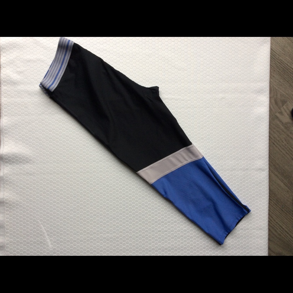 Under Armour Capri Leggings - Picture 2 of 8